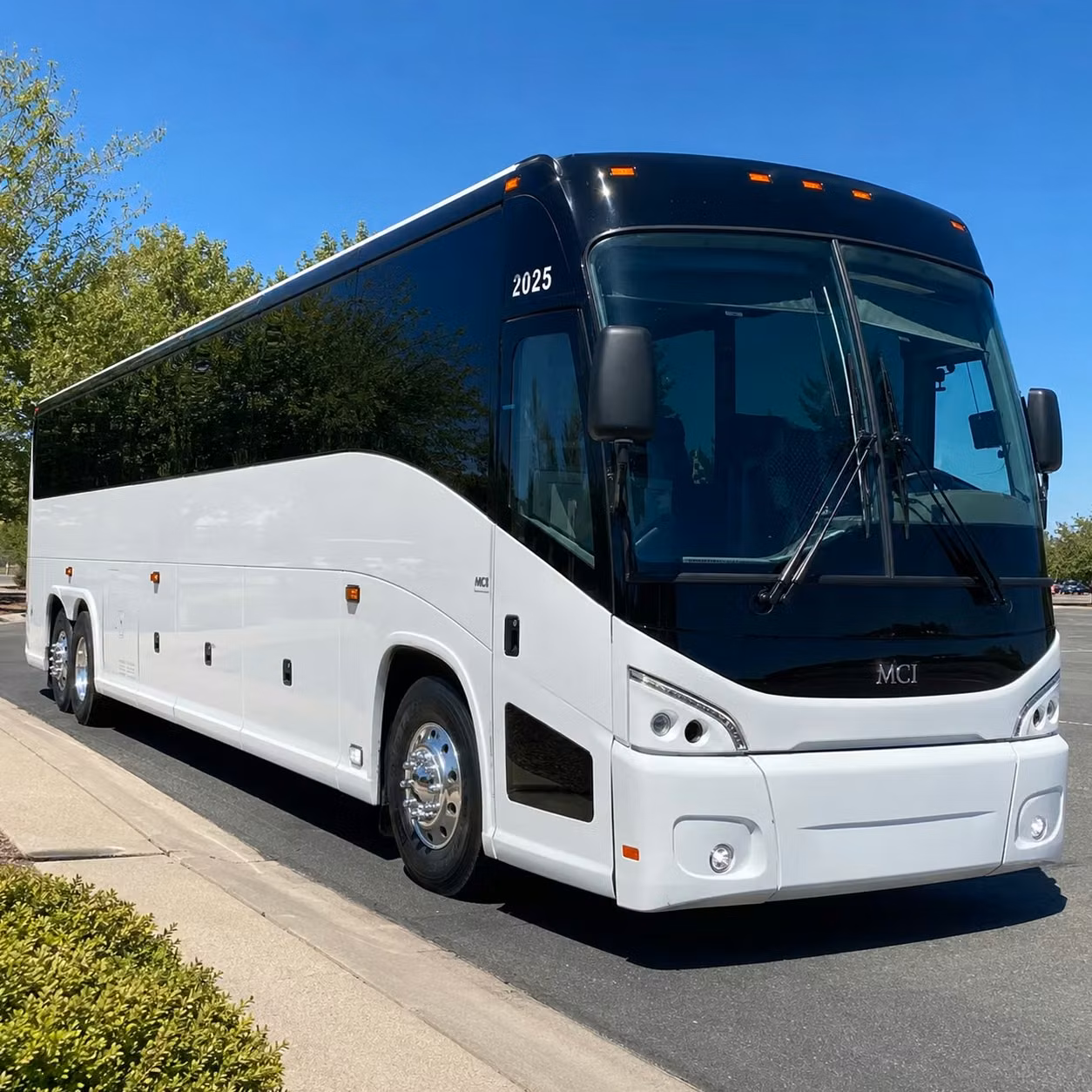 charter buses and party buses to mohegan sun arena and hartford healthcare amphitheater from southington
